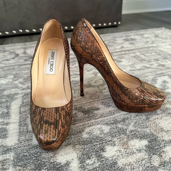 Jimmy Choo Red Heels with Stiletto Design and Glossy Finish - Picture 3 of 3